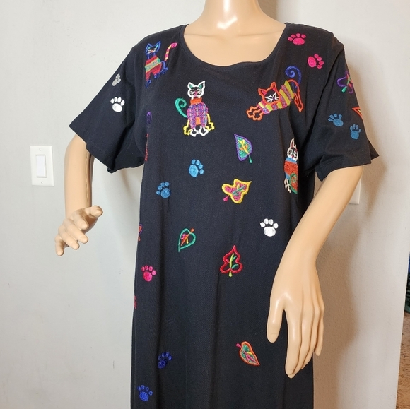 Embroidered Cats black maxi dress. Estimated size large - Picture 11 of 16